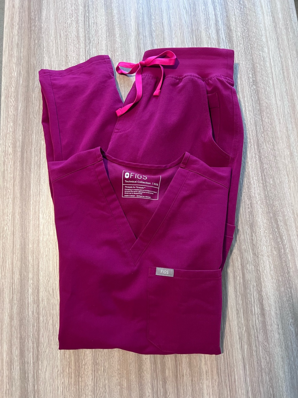 Figs Scrub Set in Dark Magenta.
